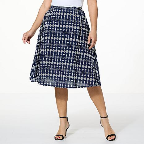 Navy A-line skirt with elastic waistband close-up - fashioncurb